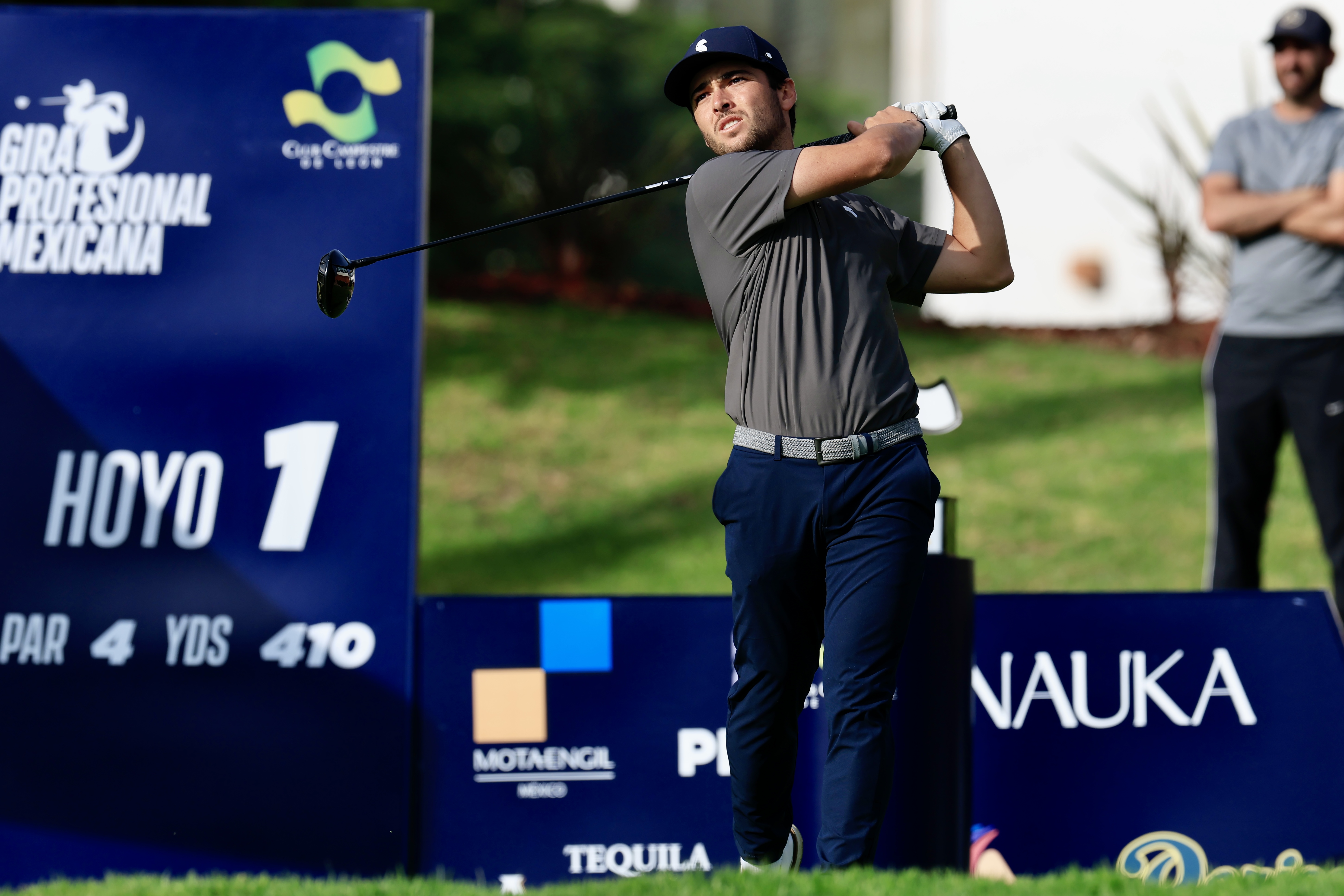 Alejandro Madariaga toma el liderato del Bajo Open en el Campestre de Len